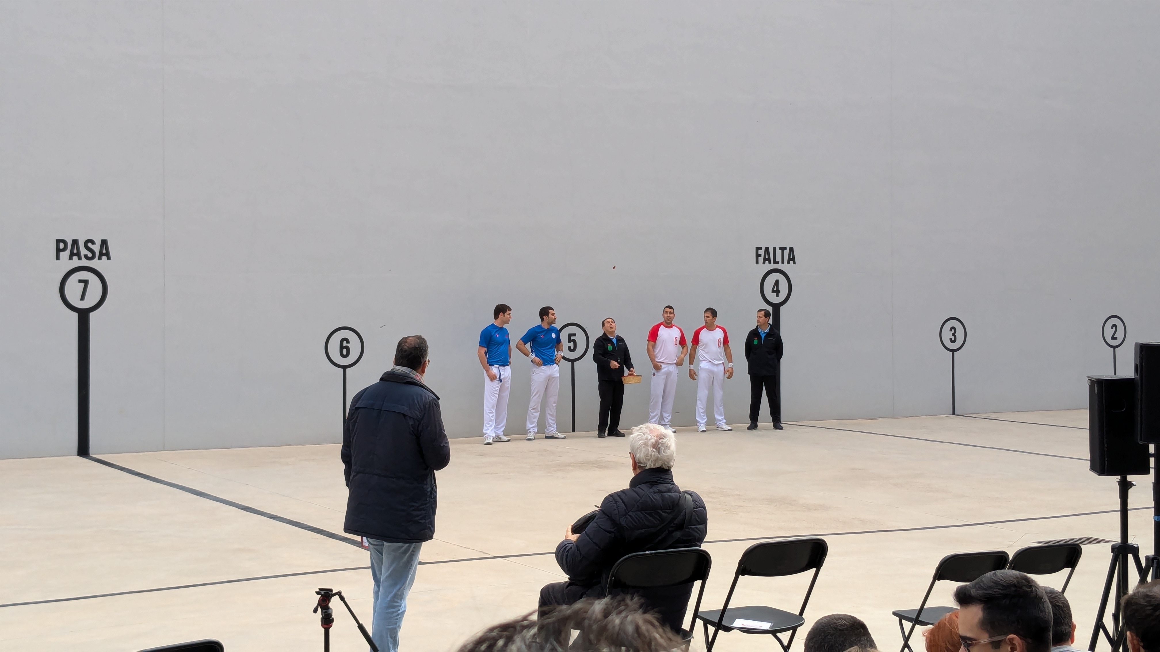 Pelota mano y frontenis. Las dos modalidades exhibidas en el Beti-Jai 